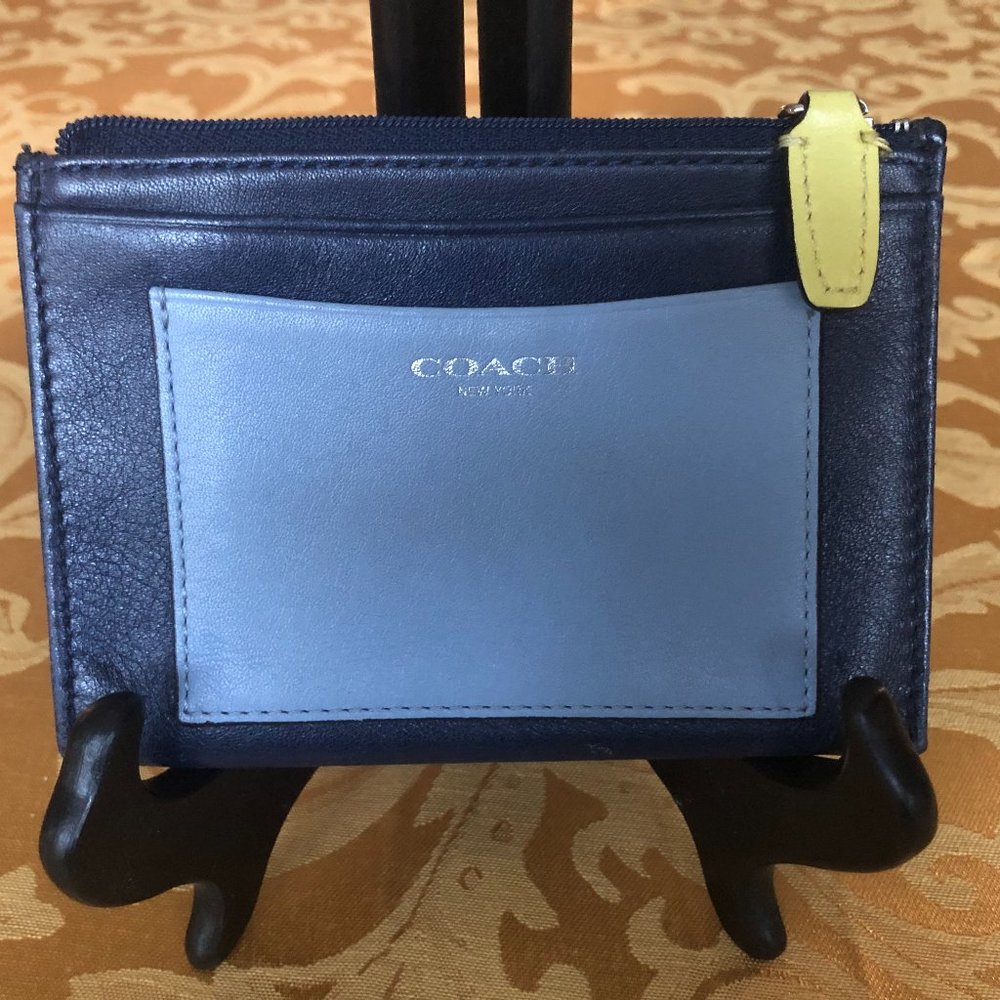 “Coach” Mini Leather ID Wallet, Credit Card Slot & Coin Purse, Pre-Owned.